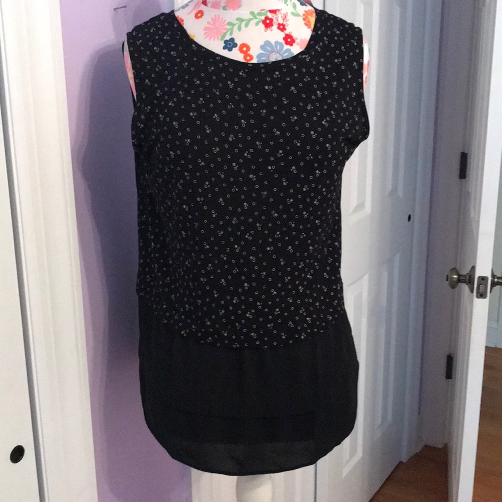 Sleeveless tank blouse.